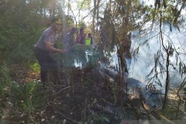 Aparat coba padamkan kebakaran hutan Seked, Kintamani