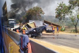 Kecalakaan beruntun di Tol Cipularang KM 91, enam tewas
