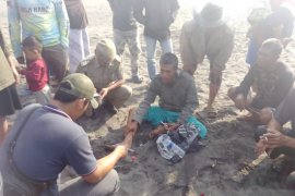 Perahu dihantam ombak, dua nelayan selamat satu lainnya dilaporkan hilang