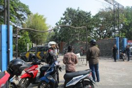 Pengelola Taman Kediri data kerusakan fasilitas pascabentrok suporter