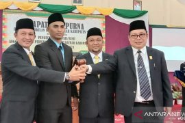Ketua DPRD Natuna sememtara dipimpin oleh Andes Putra