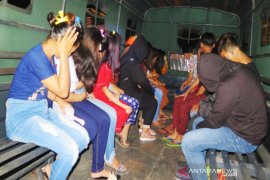 Polres Bengkalis ringkus mucikari tawarkan anak di bawah umur