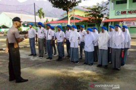 Siapkan generasi muda bermental positif, Polres Agam bina Polsis SMKN 1 Tanjungraya