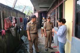 Razia Satpol-PP amankan 10 orang pria dan wanita sekamar tanpa ikatan nikah di kamar kos