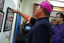 Rektor ISBI Tanah Papua luncurkan buku kiprah sang istri