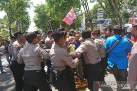 Mahasiswa Sampang demo tolak kenaikan iuran BPJS Kesehatan