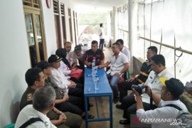 Plt Bupati Cianjur sidak dan segel peternakan ayam tak berizin