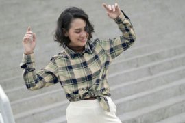 Menjadi tren di Jakarta,   inilah inspirasi tampil stylish dengan kemeja flannel UNIQLO ala Andien dan Asmara Abigail