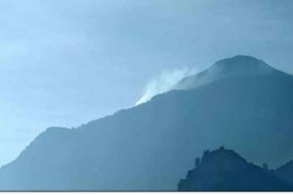 Kawasan puncak Gunung Ciremai kembali terbakar