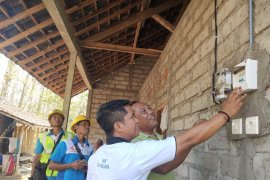 Hari Pelanggan, PLN Bali beri sambungan listrik gratis