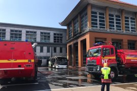 Sebuah bus terbakar  di apron Bandara Ngurah Rai