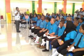 Bupati Biak Numfor ajak mahasiswa IISIP Yapis bersikap elegan sikapi rasisme