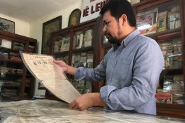 Destiny lies in piles of ancient Chinese books