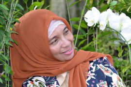 Perjuangan Sanah selamatkan anggrek alam Meratus dari kepunahan