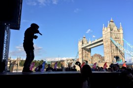 Mia lantunkan lagu Sam Smith di London