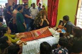 Wali Kota Sibolga hibur wakilnya yang sedang berduka