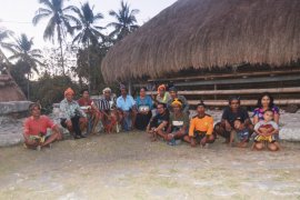 Ahmad Ijtihad merawat kampung adat lewat literasi