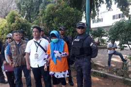 Istri bunuh suami dan anak, polisi gelar rekonstruksi 62 adegan