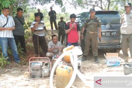 Satpol PP Bangka Barat tangkap dua penambang liar timah di Menumbing