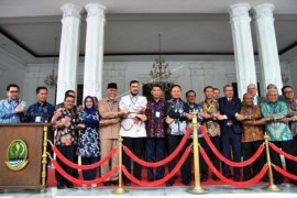 WALIKOTA PADANG HADIRI PERTEMUAN MAYOR CAUCUS 2019 Page 1 Small