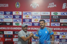 Timnas U-19 antisipasi bola atas saat hadapi Iran