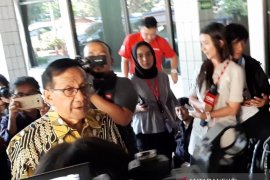 Seluruh keluarga dekat Habibie berkumpul di rumah sakit