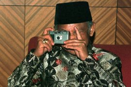 Habibie wafat,  pewarta foto pingsan saat meliput pemindahan jenazah