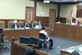 Rommy didakwa terima suap Rp325 juta dan Rp91,4  juta