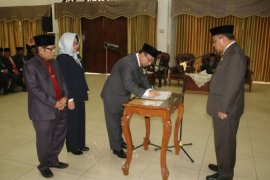 Bupati Tabalong rombak tiga pejabat eselon II