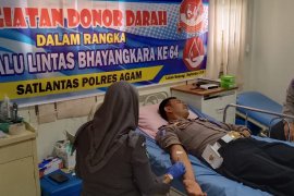 Sambut Hari Lalu Lintas Personel Sat Lantas Polres Agam Donorkan Darah