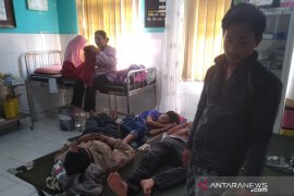 Usai tahlilan, puluhan warga keracunan nasi uduk