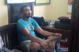 Kiper Persijap ini hanya bisa menyesal