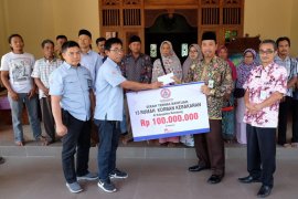 Semen Gresik bantu korban kebakaran Rp100 juta