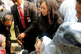 Sinta Nuriyah Wahidcerita diberi kurma BJ Habibie