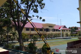 Warga Palu kibarkan bendera setengah tiang hormati BJ Habibie