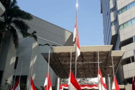 Lembaga riset kibarkan bendera merah putih setengah tiang untuk  BJ Habibie
