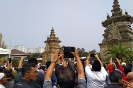 Pemakaman Habibie, sampah Pulau Seribu hingga kecelakaan tol Cawang