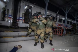 Simulasi Penangkapan Terorisme di Stasiun