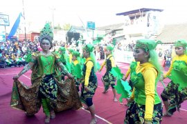 Masyarakat padati rute pawai Festival Garis Imajiner di lereng Merapi