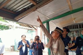 Putra Elvy Sukaesih kerap berutang ke sejumlah warung