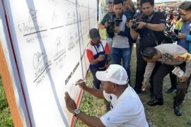 Papua Damai - Dukung program Go Adipura, warga Jayapura deklarasikan jaga kedamaian