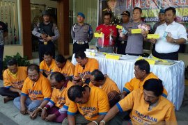 Sepuluh bandar judi pilkades serentak Jember diringkus