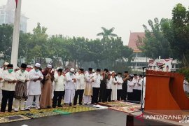 Karhutla Riau - Kabut asap kian pekat, Pemkot Pekanbaru salat minta hujan