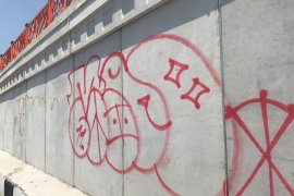 Belum lama dioperasikan, "underpass" Karanglo Malang dikotori coretan cat semprot