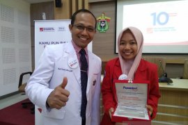 Putri Khairunnisa sang "Pahlawan Senyum" penemu "Edible Film"