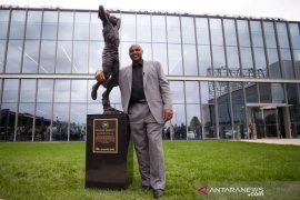 Sixers buatkan patung hormati Barkley