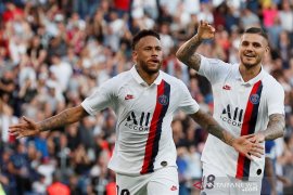Neymar kembali cetak gol salto