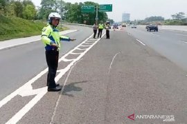 Kecelakaan Tol Jagorawi,  mobil APV sempat terguling 50 meter setelah pecah ban