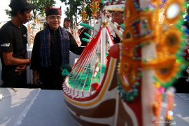 Kerajinan miniatur kapal Slerek