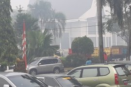 Ratusan truk penuhi kantor Gubernur Kalbar